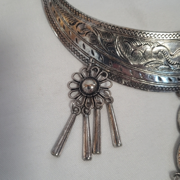 Vintage Hmong Miao Silver Metal Ceremonial  Etched Elephant Collar Necklace - Picture 4 of 11